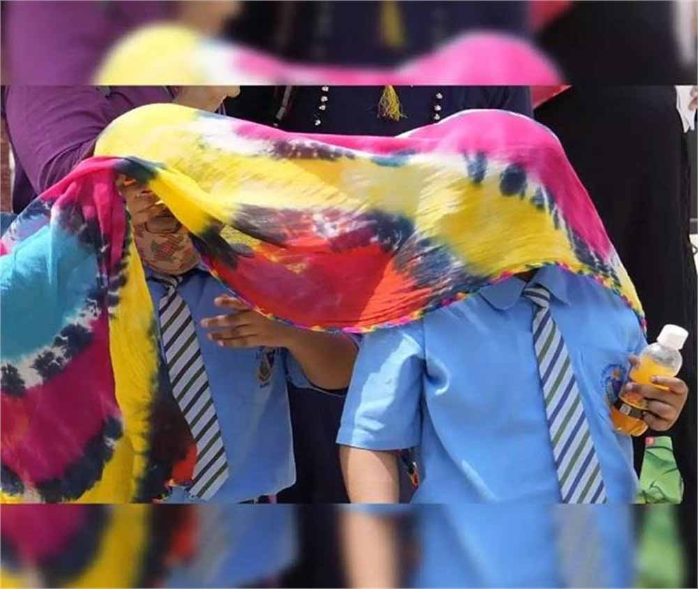 अभी मई महीने की शुरुआत में दो दिन बाकी हैं लेकिन गर्मी ने अभी से ही पूरे शबाब पर आकर कहर बरपाना शुरू कर दिया