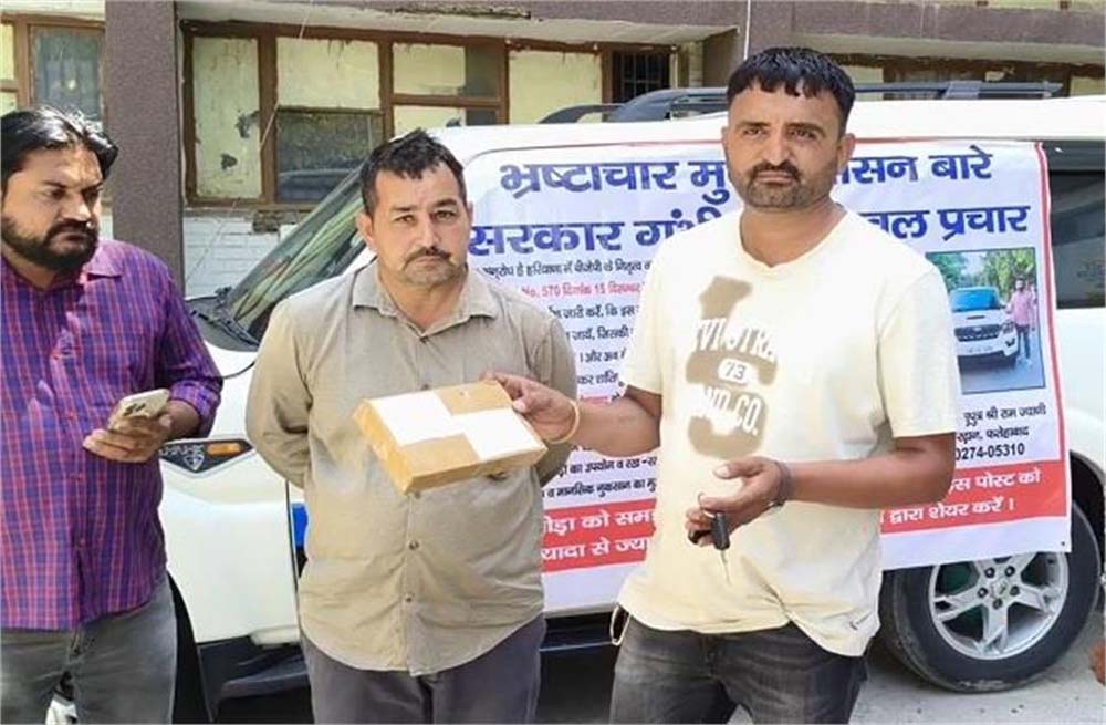 स्कॉर्पियो संचालक की गाड़ी के फर्जी तरीके से कागजात तैयार करके किसी और व्यक्ति के नाम एनओसी जारी कर दी