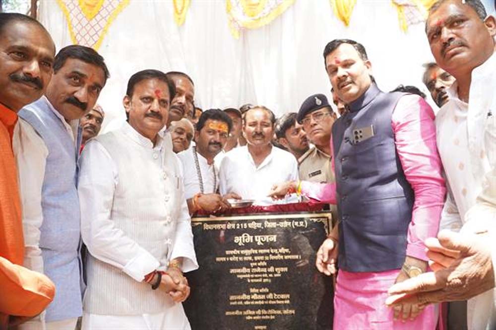 स्वास्थ्य सेवाओं को बेहतर बनाने के लिये विकासखंड स्तर पर स्वास्थ्य सेवाओं को सुदृढ़ करना ज़रूरी: उप मुख्यमंत्री शुक्ल