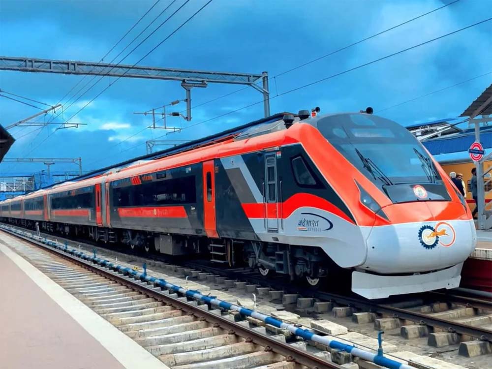 पीएम मोदी का दौरा टलने से अब थोड़ा और समय लगेगा, कश्मीर जाने वाली वंदे भारत में FREE में सफर कर सकेंगे ऐसे यात्री