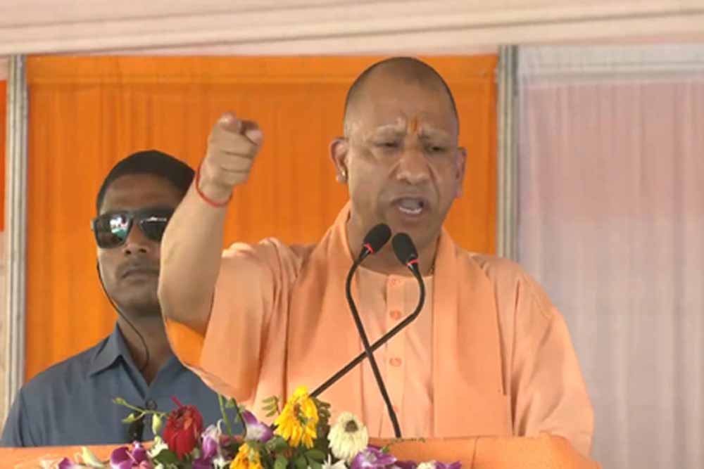 योगी आदित्यनाथ ने पहलगाम में पर्यटकों पर हुए कायराना आतंकी हमले की निंदा करते हुए श्रद्धांजलि व्यक्त की