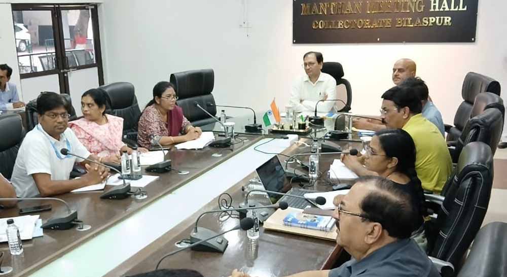 कलेक्टर ने की स्वास्थ्य विभाग के काम-काज की समीक्षा