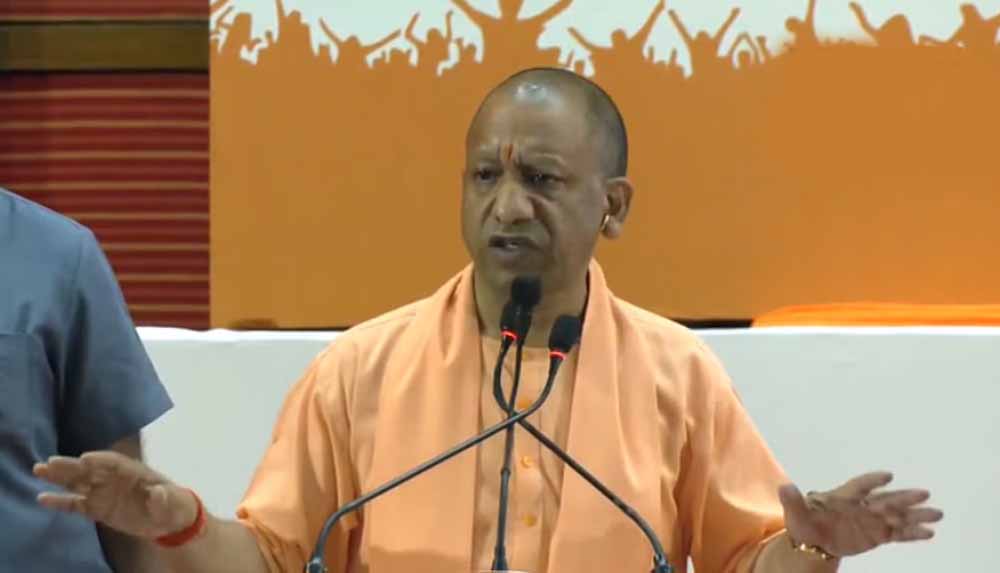 मुख्यमंत्री योगी ने ली खाद्य सुरक्षा एवं औषधि प्रशासन विभाग की बैठक, बोले – मिलावटखोरी सामाजिक अपराध