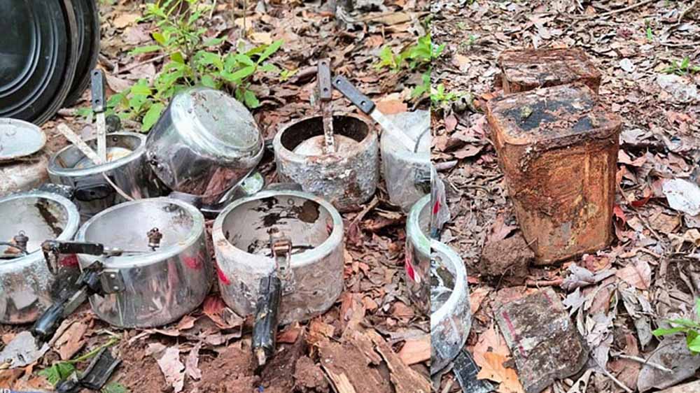 चमेदा जंगल में नक्सलियों का डंप सामान बरामद