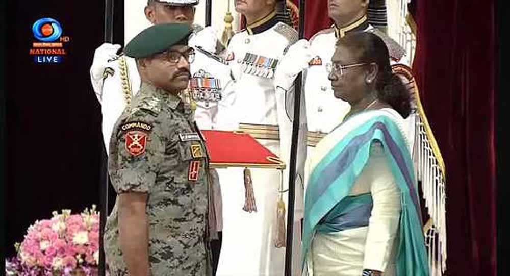 अदम्य साहस का प्रदर्शन करने वाले राजेश पांचाल को सर्वोच्च वीरता सम्मान, सम्मान समारोह से ठीक पहले पिता का हुआ निधन