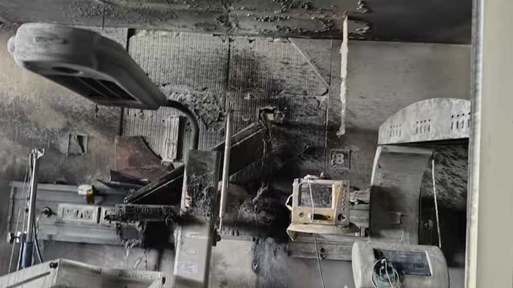 आगरा के पुष्पांजलि अस्पताल में आग, NICU जलकर हुआ खाक, 9 बच्चों को बचाने में कई गार्ड्स झुलस गए