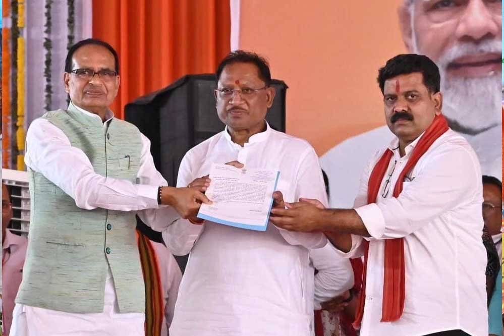 रायपुर : अब कोई गरीब कच्चे मकान में नहीं रहेगा, सबके बनेंगे पक्के मकान : केंद्रीय मंत्री चौहान