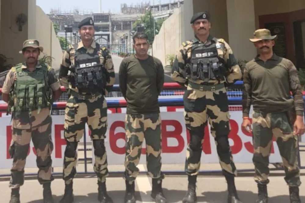 PAK ने BSF जवान को लौटाया… 20 दिन बाद अटारी बॉर्डर से स्वदेश लौटे पूर्णम कुमार शॉ