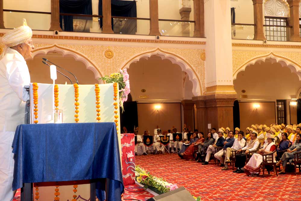 समाज के लिए उपयोगी और सक्षम व्यक्ति बनाना ही शिक्षा : राज्यपाल पटेल