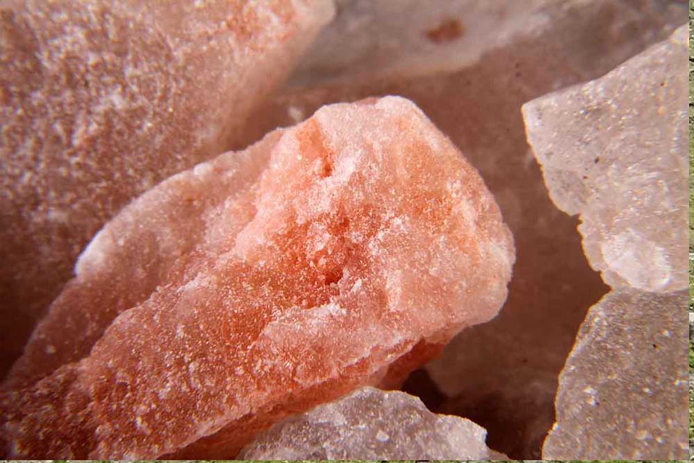 भारत-पाकिस्तान तनाव का असर बाजारों पर 60 रुपये किलो पर पहुंचा सेंधा नकम