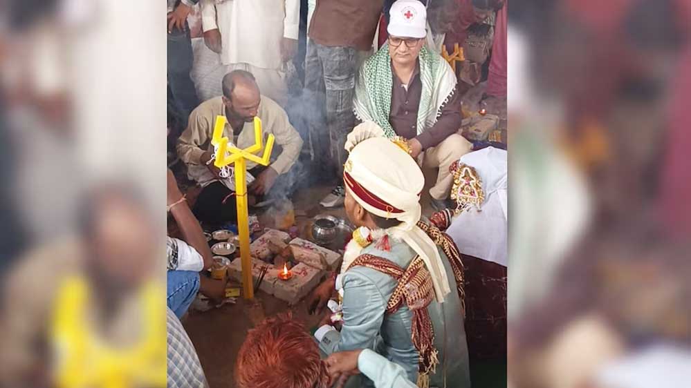 सामूहिक विवाह सम्मेलन में मुस्लिम शिक्षक बने पुरोहित, दूल्हा-दुल्हन बिना फेरे लिए लौटे