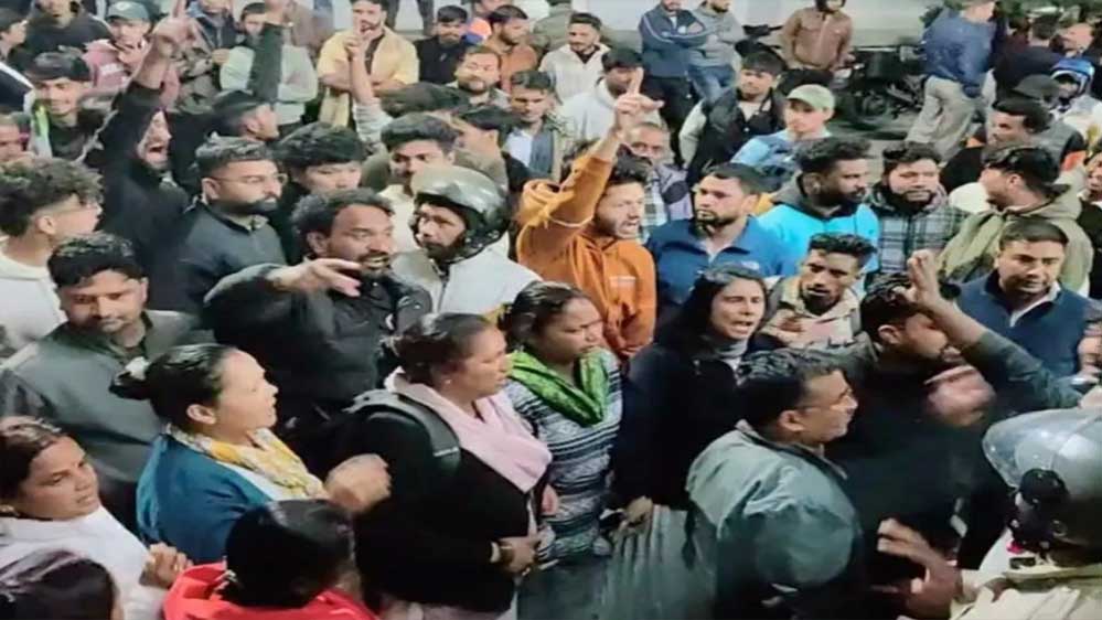 नैनीताल में सांप्रदायिक बवाल, बच्ची से रेप के बाद तोड़फोड़; मस्जिद पर भी पथराव