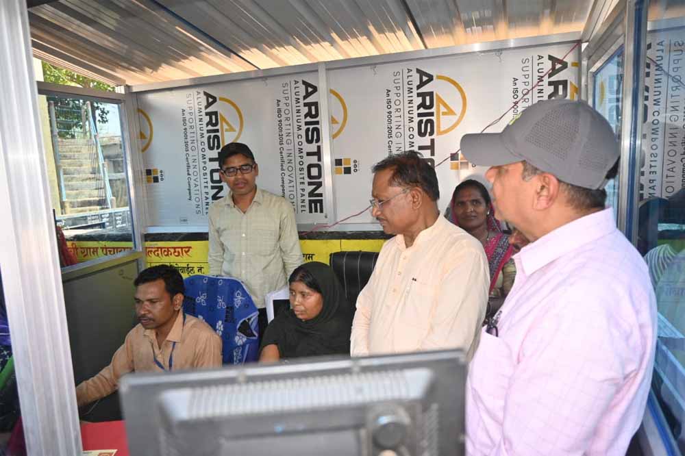 मुख्यमंत्री साय ने अटल डिजिटल केंद्र का किया अवलोकन