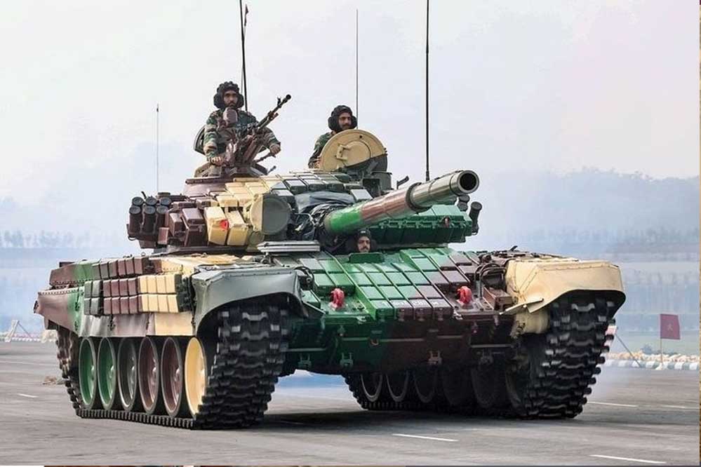 ओवरहॉलिंग के लिए चेन्नई की हैवी वीकल फैक्ट्री से टी-72 टैंक वीकल फैक्ट्री जबलपुर पहुंचा