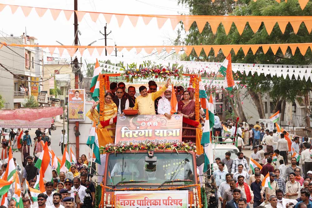 सिवनी मालवा में भारत के वीर सैनिकों के सम्मान में निकली तिरंगा यात्रा
