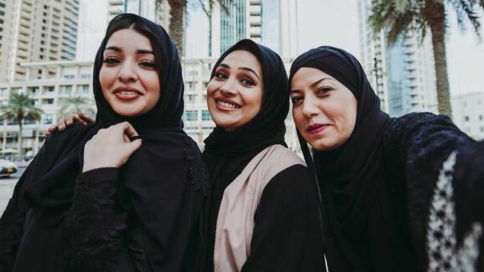 खाड़ी देश कुवैत ने एक चौंकाने वाला कदम उठाते हुए रातों-रात 37,000 लोगों की नागरिकता छीन ली