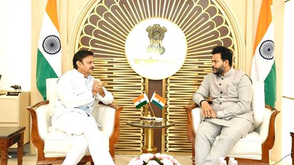 उप मुख्यमंत्री शुक्ल ने केंद्रीय नागरिक उड्डयन मंत्री नायडू से की सौजन्य भेंट