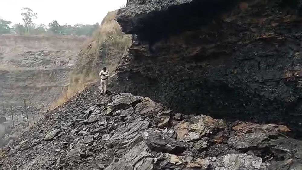 कोरबा जिले में कोयला खदान धंसने से 2 लोगों की मौत, जबकि एक घायल