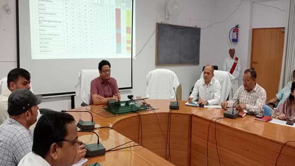 सीएम हेल्पलाइन में दर्ज शिकायतों को संतुष्टिपूर्ण निराकृत करायें – कलेक्टर