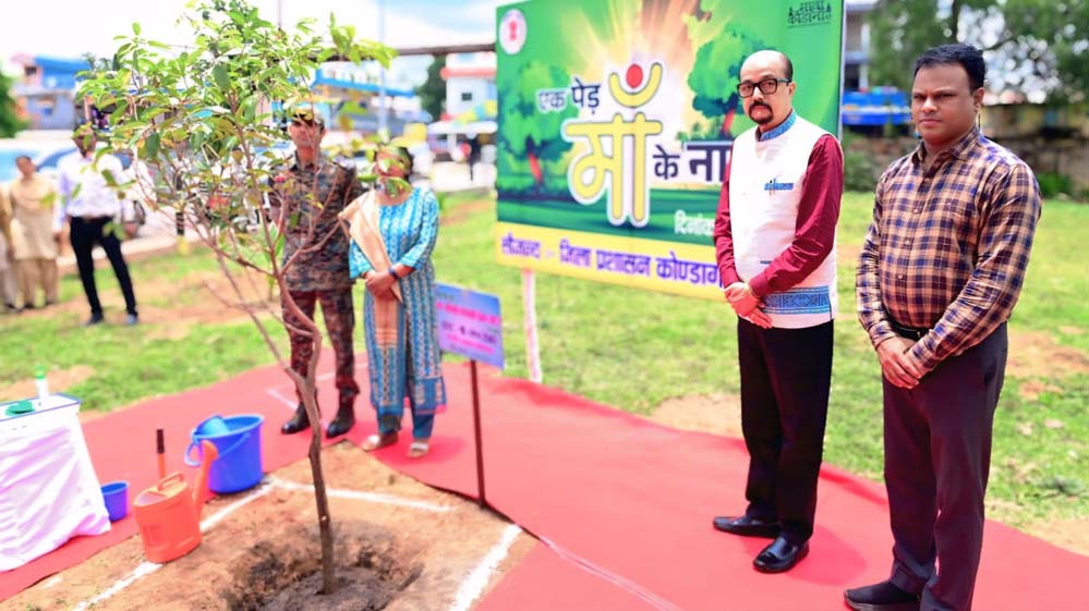 राज्यपाल  रमेन डेका ने ‘एक पेड़ माँ के नाम‘ अभियान के तहत किया वृक्षारोपण