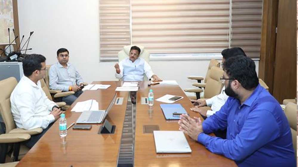 निवेश प्रस्तावों को मूर्त रूप देने के लिये आवश्यक मार्गदर्शन एवं सहयोग करें : उप मुख्यमंत्री शुक्ल