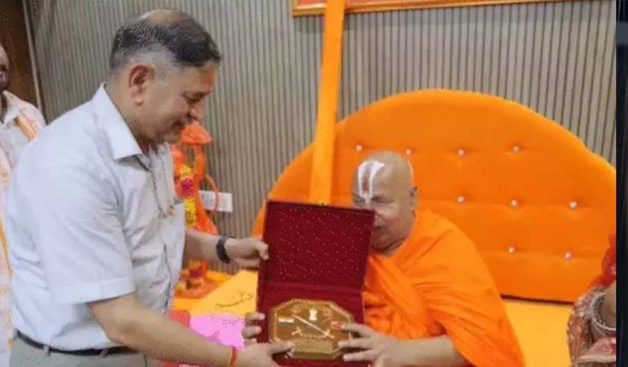 सेना प्रमुख जनरल उपेंद्र द्विवेदी ने ली राम मंत्र की दीक्षा, रामभद्राचार्य ने दक्षिणा में मांग लिया PoK