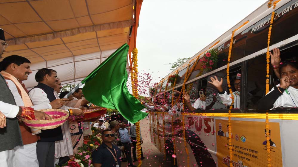 मुख्यमंत्री यादव ने ‘अहिल्या वाहिनी’ प्रदेशव्यापी महिला बाइक रैली को हरी झंडी दिखाकर रवाना किया