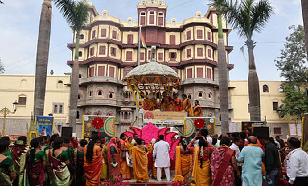 इंदौर : धूमधाम से मनी देवी अहिल्या की जयंती, महिलाएं निकलीं भजन गाते हुए