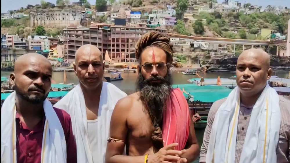 पहलगाम में आतंकी हमले में मृत श्रद्धालुओं को हिंदू महासभा ने ओंकारेश्वर गौमुख घाट पर तर्पण, मुंडन करवाकर सामूहिक श्रद्धांजलि दी