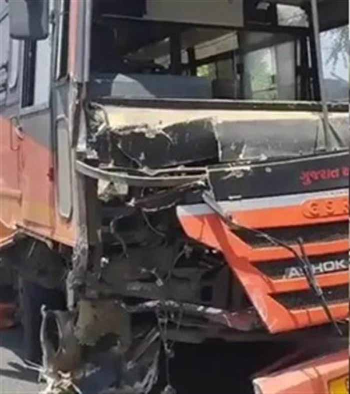 गुजरात के साबरकांठा में दर्दनाक सड़क हादसा, जीप, बस और बाइक की जबरदस्त टक्कर, 6 लोगों की मौत