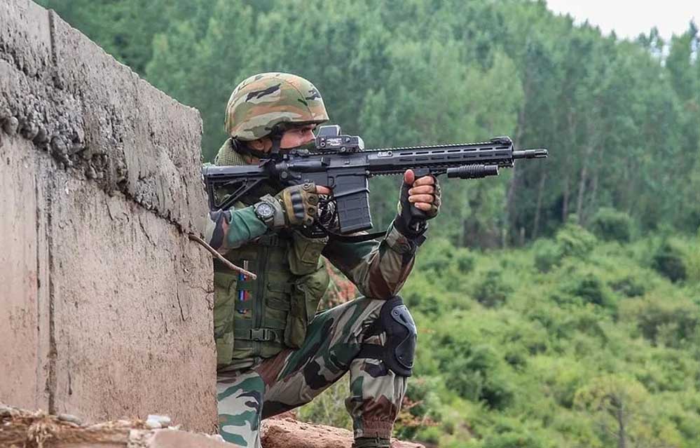 घाटी में आतंकियों पर सेना का जबरदस्त प्रहार, त्राल के जंगलों में जैश के 3 आतंकी किए ढेर