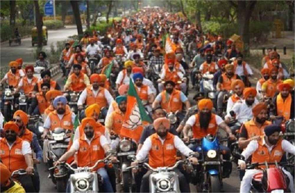भारतीय सशस्त्र बलों के सम्मान में दिल्ली में ‘खालसा तिरंगा यात्रा’ में कई सिख युवकों ने भाग लिया, निकाली गई बाइक रैली