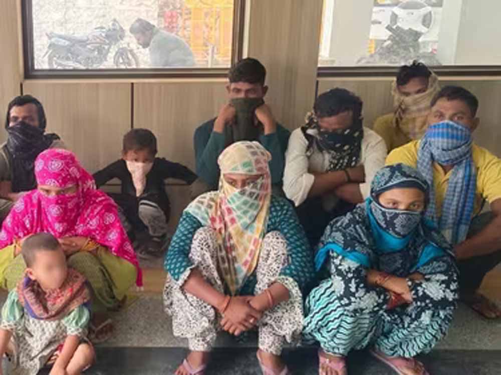 दिल्ली में 38 और बांग्लादेशी घुसपैठियों को पकड़ा गया है, जिनमें बच्चे और महिलाएं भी शामिल