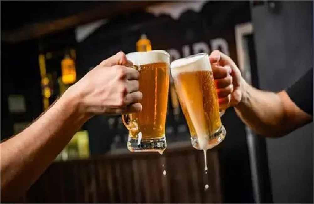 गर्मियों में बियर पीने के शौकीनों के लिए खुशखबरी, अब 75% सस्ती मिलेगी Beer, Scotch के भी गिरे दाम