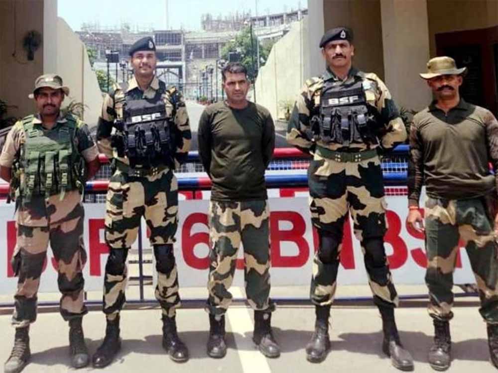 भारत लौटे बीएसएफ जवान पूर्णम कुमार शॉ ने सुनाई आपबीती, सोने तक नहीं देते, जासूसों की तरह टॉर्चर