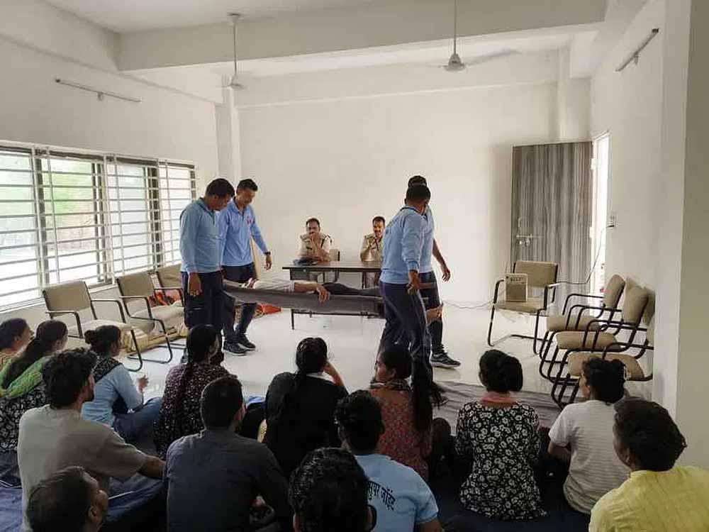 सीहोर में सिविल डिफेंस वॉलंटियर को मजबूत करने 12 से 17 मई के बीच 2345 स्वयंसेवकों को दिया विशेष प्रशिक्षण