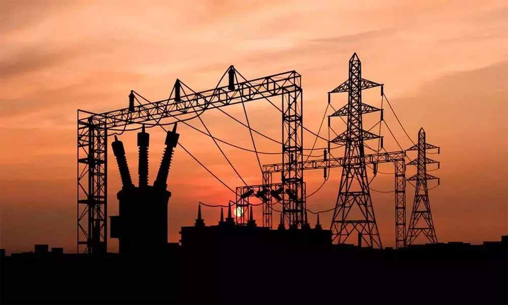 बिजली कार्मिक 24×7फोन पर हैं उपलब्ध