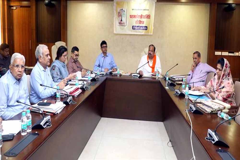 विभागीय परामर्शदात्री समिति की बैठक में मंत्री चेतन्‍य काश्‍यप का उदबोधन