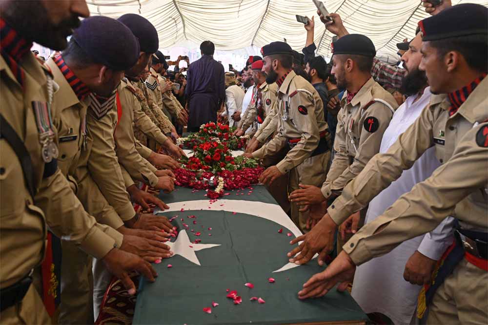 भारत ने हमला भले ही पाकिस्तान में आतंकवादियों पर किया हो, लेकिन मातम पड़ोसी मुल्क की सेना मना रही है