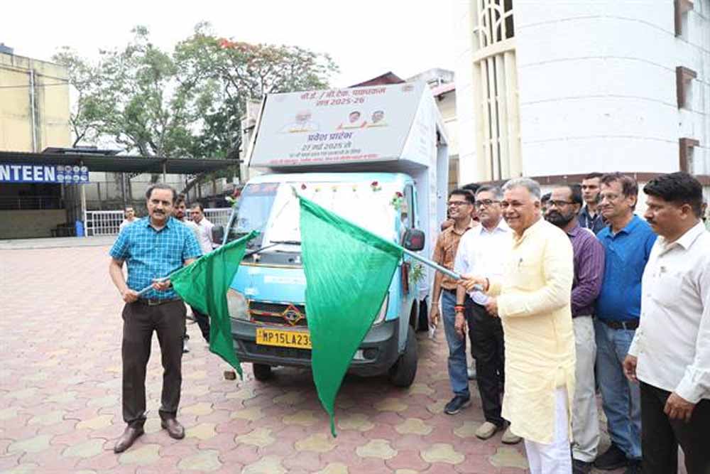 तकनीकी शिक्षा मंत्री परमार ने रोजगारोन्मुखी डिप्‍लोमा पाठ्यक्रमों में प्रवेश संबंधी प्रचार रथ को हरी दिखाई झंडी