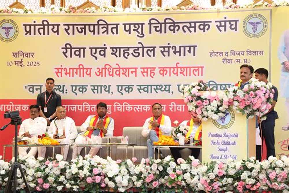 पशुपालन से ही खेती लाभ का व्यवसाय बनेगा : उप मुख्यमंत्री शुक्ल