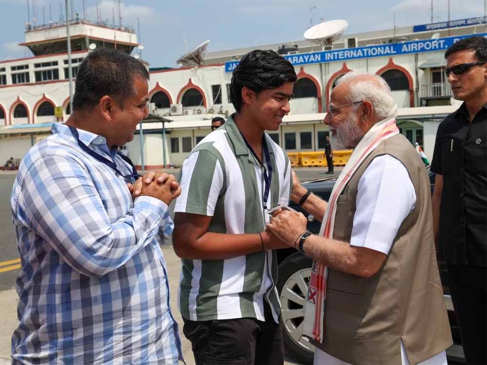 स्टार क्रिकेटर की हुई PM मोदी से मुलाकात, वैभव ने पैर छूकर ल‍िया आशीर्वाद