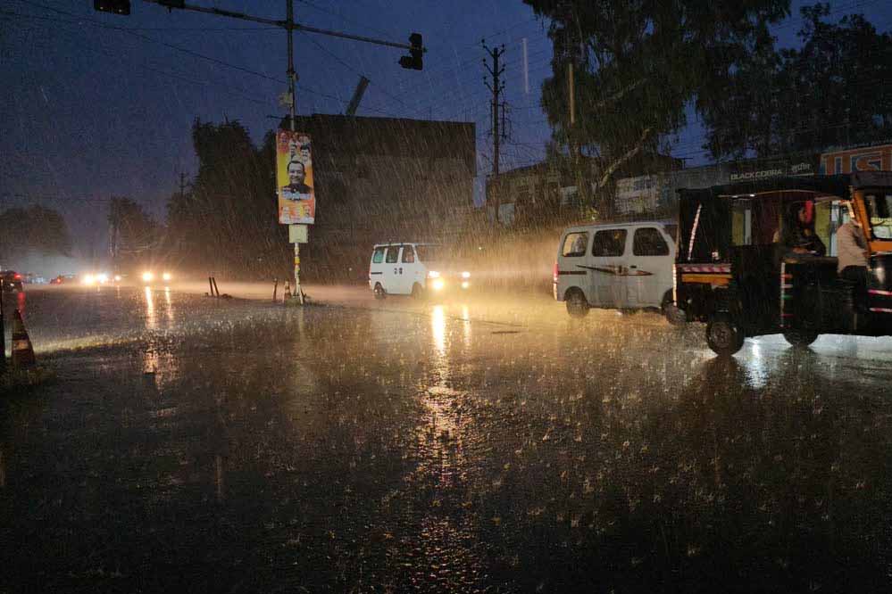 मध्यप्रदेश में अगले 4 दिन तक आंधी, बारिश और गरज-चमक का दौर रहेगा