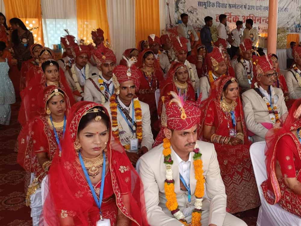 मुख्यमंत्री कन्या विवाह-निकाह योजना में विवाहित नव-दम्पत्तियों को दिलाई जल संरक्षण की शपथ