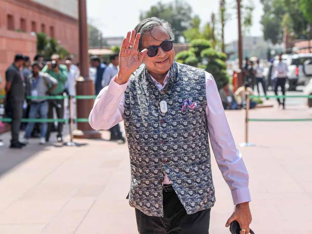 कांग्रेस थरूर को शहीद बनने का मौका नहीं देना चाहती, बनाई खास रणनीति