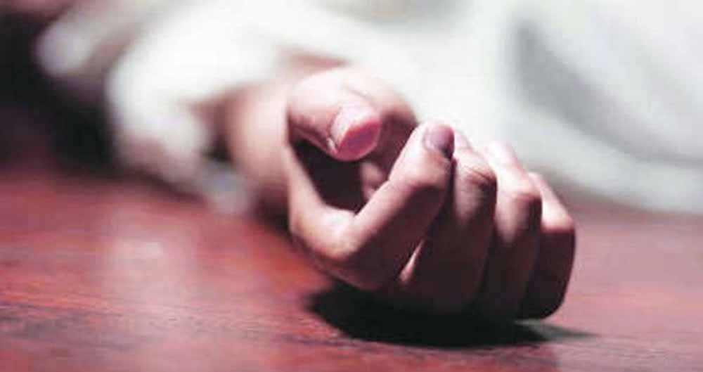 सीबीएसई की 12वीं की परीक्षा में 75 पर्सेंट नंबर आने के बाद भी छात्र ने की 15वीं मंजिल से कूद कर की आत्महत्या