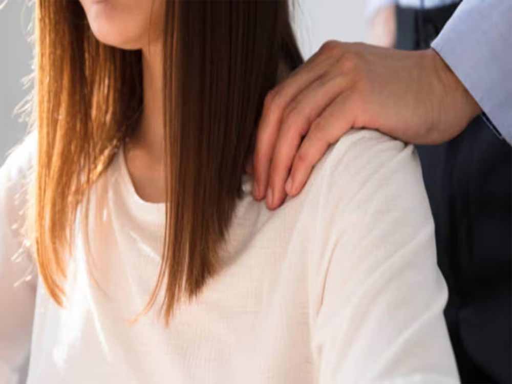 प्राइवेट स्कूल की अध्यापिका ने डीन पर यौन उत्पीड़न का दबाव बनाने जैसे गंभीर आरोप लगाए