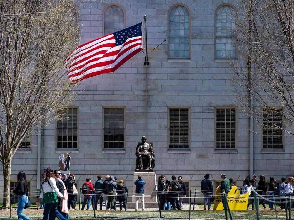 अमेरिका ने भारतीय और अन्य विदेशी छात्रों को एक सख्त चेतावनी जारी की, पढ़ाई छोड़ी, तो होगा वीजा रद्द