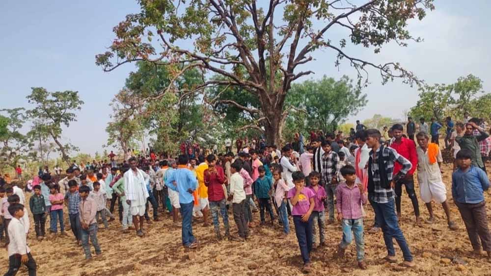 अचलपुरा में एक प्रेमी जोड़े ने की आत्महत्या, फांसी पर लटके मिले