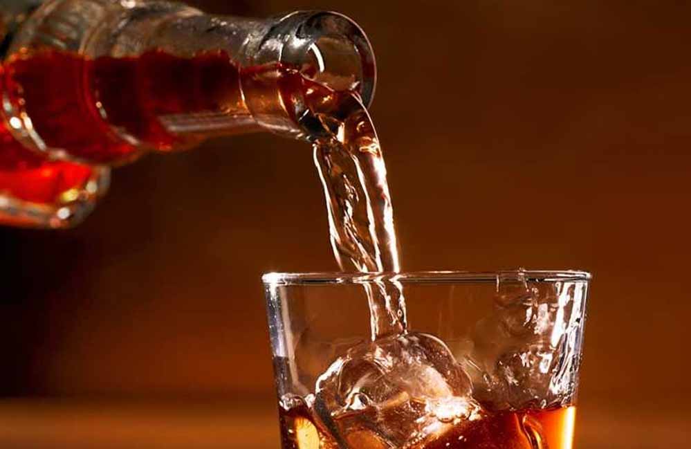 टीकमगढ़ के बड़ागांव में समाज और पंचायत में फरमान जारी कर शराब को हाथ न लगाने का संकल्प लिया